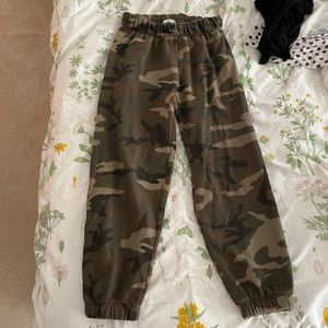 Aritzia TNA Camo Khaki Sweatpants Joggers